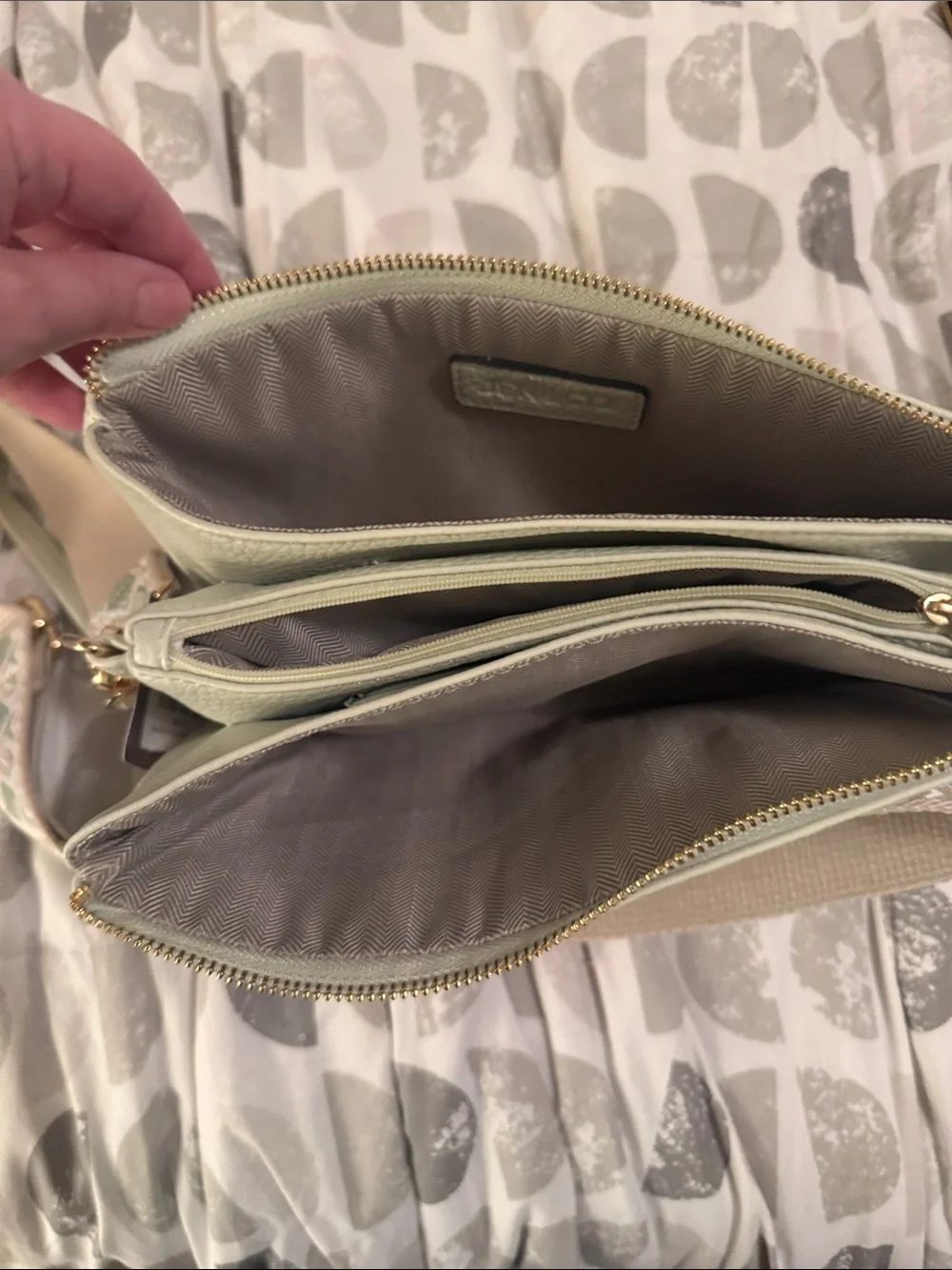 Jen & Co Mint Green Women's Crossbody Wristlet with Detachable Strap